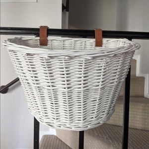 Woven bike basket with leather straps